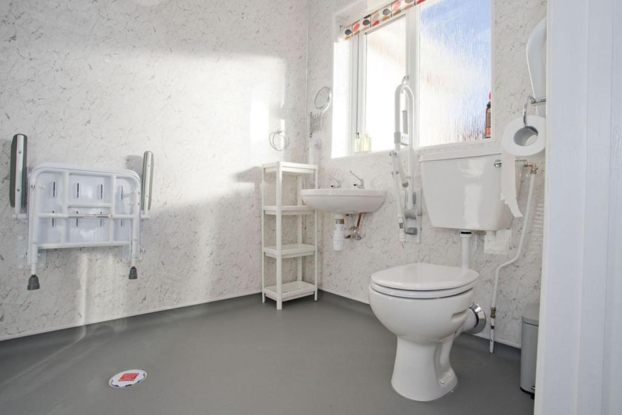 פול Hilda'S Retreat Accessible Wheel Chair Friendly With Hoist מראה חיצוני תמונה